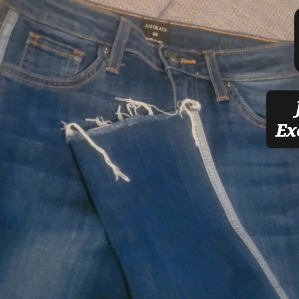 Just black brand denim Jean Capri.. white side stitching excellent condition
